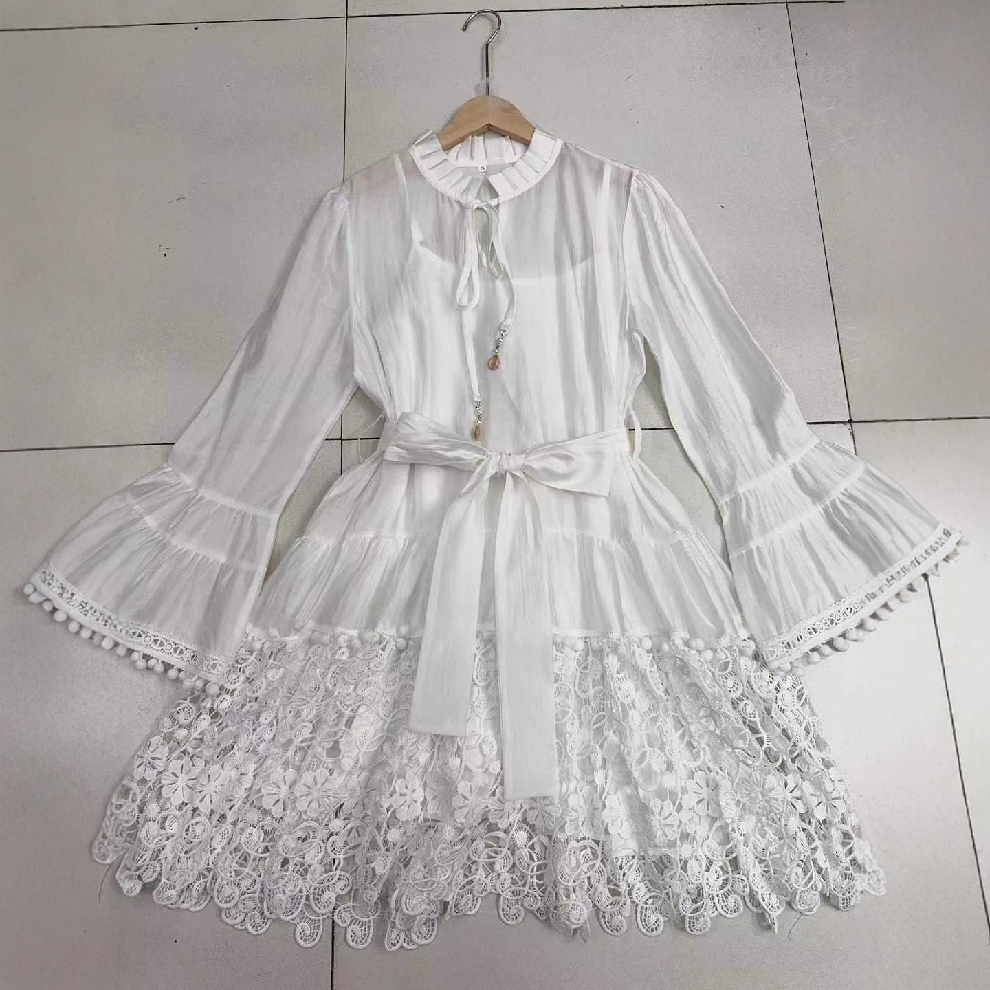 Lace-up Waist-cinching Figure-flattering Water-soluble Lace-up Dress