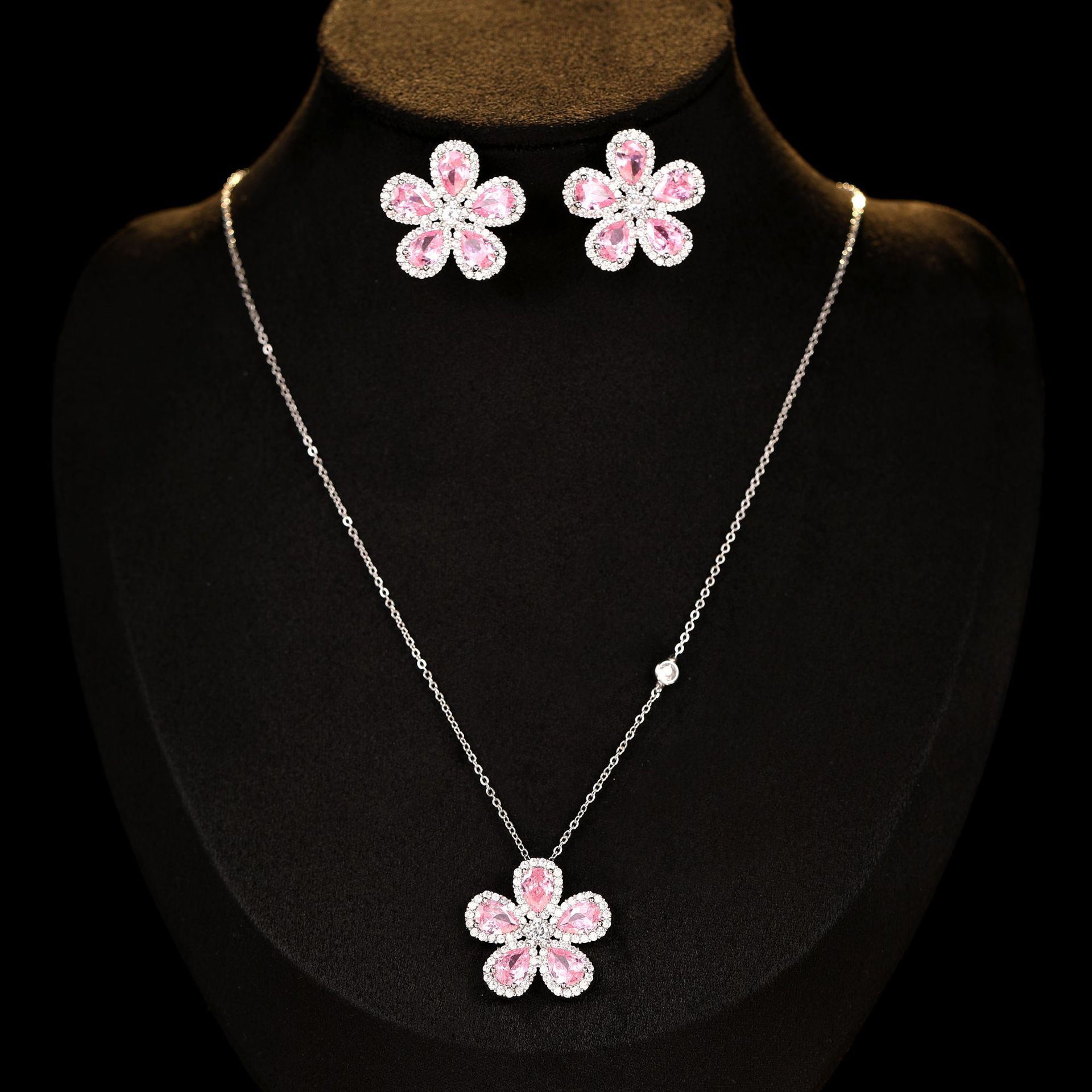 High-grade Jewelry Suit Micro Inlaid Zircon Sunflower Ear Stud Necklace A Set Of Elegant Jewelry